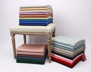 Écharpe en cachemire de couleur unie et Cappa pour toutes les saisons - Product Image 1
