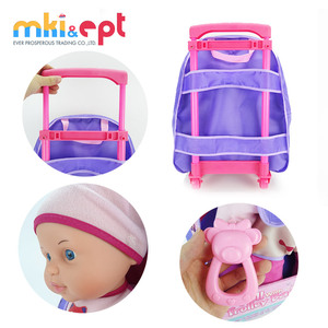 Muñeca encantadora de juguete para bebé con portaequipajes - Product Image 4