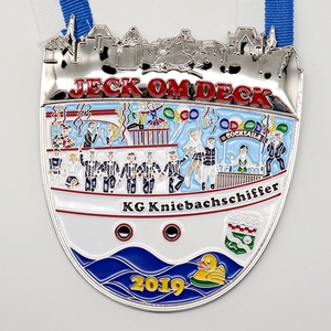 Quadratisches Golddreieck-Sport Team Emblem Medal And Cup - Product Image 6