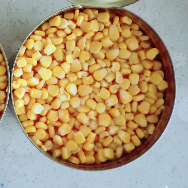 Новый Урожай консервированная сладкая кукуруза вакуумный упакованный в жестяные банки сладкая кукуруза, нарезанные консервированные