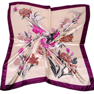 2019 nouvelle mode écharpe en gros 90*90 <span class=keywords><strong>carré</strong></span> pivoine lys fleur <span class=keywords><strong>soie</strong></span> foulards tailles <span class=keywords><strong>pas</strong></span> <span class=keywords><strong>cher</strong></span> Satin <span class=keywords><strong>femme</strong></span> - Product Image 1