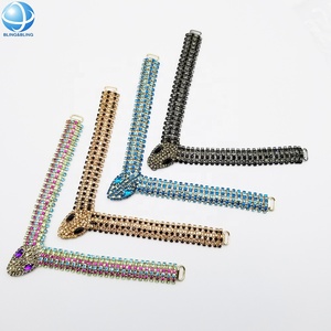 Accessoires de <span class=keywords><strong>chaussures</strong></span> uniques en <span class=keywords><strong>forme</strong></span> de V, ornés de strass serpent brillants, fabriqués à la main en usine, <span class=keywords><strong>pour</strong></span> sandales et tongs homme et femme - Product Image 3
