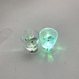 حار بيع أعلى جودة الهدايا الترويجية أدى ضوء وماض كوب معايرة زجاجي كأس - Product Image 3