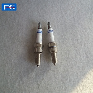 Bougie d'allumage indienne de moteur de <span class=keywords><strong>moto</strong></span> à <span class=keywords><strong>trois</strong></span> <span class=keywords><strong>roues</strong></span>/Tricycle UR6DE bougie d'allumage de Tricycle pour des pièces de bougie d'allumage de tricycle - Product Image 3