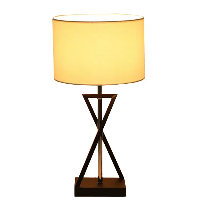 Modenr Europeo croce di metallo lampada da tavolo di studio della decorazione della casa lampade da tavolo albergo illuminazione interna A LED semplice forma di lampade da comodino