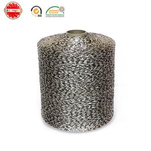 Filato di filato decorativo in 100% poliestere con paillettes tinto <span class=keywords><strong>per</strong></span> maglia all'<span class=keywords><strong>uncinetto</strong></span> attaccato con paillettes fantasia - Product Image 1