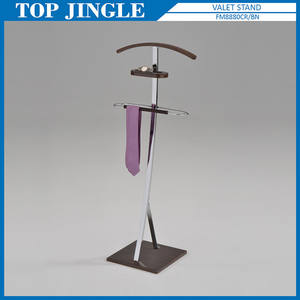 Support de cintre de costume en métal de forme de figure moderne de couleur noire - Product Image 5