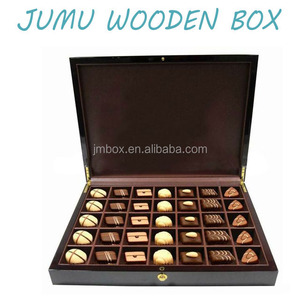 Boîte à <span class=keywords><strong>chocolat</strong></span> pour 35 <span class=keywords><strong>chocolat</strong></span>, modèle de luxe arabe avec design de cerises, finition laque - Product Image 3