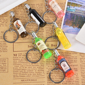 <span class=keywords><strong>Portachiavi</strong></span> con ciondolo <span class=keywords><strong>portachiavi</strong></span> per auto di alta qualità collegato a una mini bottiglia di birra all'ingrosso - Product Image 5