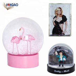 OEM décor à la maison personnaliser en gros <span class=keywords><strong>monde</strong></span> <span class=keywords><strong>de</strong></span> l'eau personnalisé résine globe <span class=keywords><strong>de</strong></span> neige pour <span class=keywords><strong>le</strong></span> cadeau articles souvenirs - Product Image 1