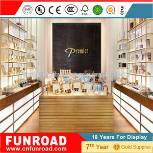 Mostradores expositivos escaparate de pared para tiendas cosmeticas con <span class=keywords><strong>vitrina</strong></span> central y modulos de pared de estilo <span class=keywords><strong>elegante</strong></span> - Product Image 5