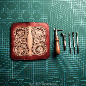 Cartera de cuero genuino grabada hecha a mano - Product Image 4