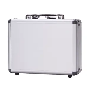 ポータブルブリーフケースハードドキュメントケースアルミビジネスボックスシルバーのスーツケースを運ぶ