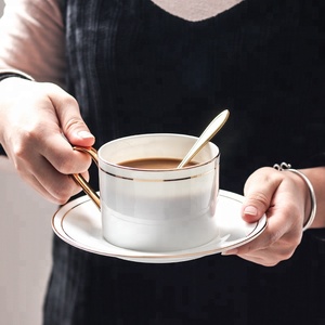 Juego de taza y platillo de té y café de cerámica blanca reutilizable de porcelana de postre de calidad superior para servir té y café - Product Image 4