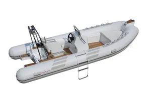Ребристая надувная лодка hypalon (длина от 3,3 до 7,6 м, корпус из стекловолокна, подвесной мотор)