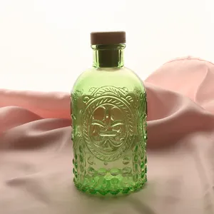 Sell like hot cakes luxury cosmetic bottles wholesale green glass bottle for oil