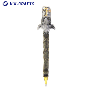 Cavalieri del Regno Doppia Ascia Fleur-De-Lis Mazza Scudo Singolo Ascia Battle Armor di Penna In Resina Scultorea penne Set - Product Image 2
