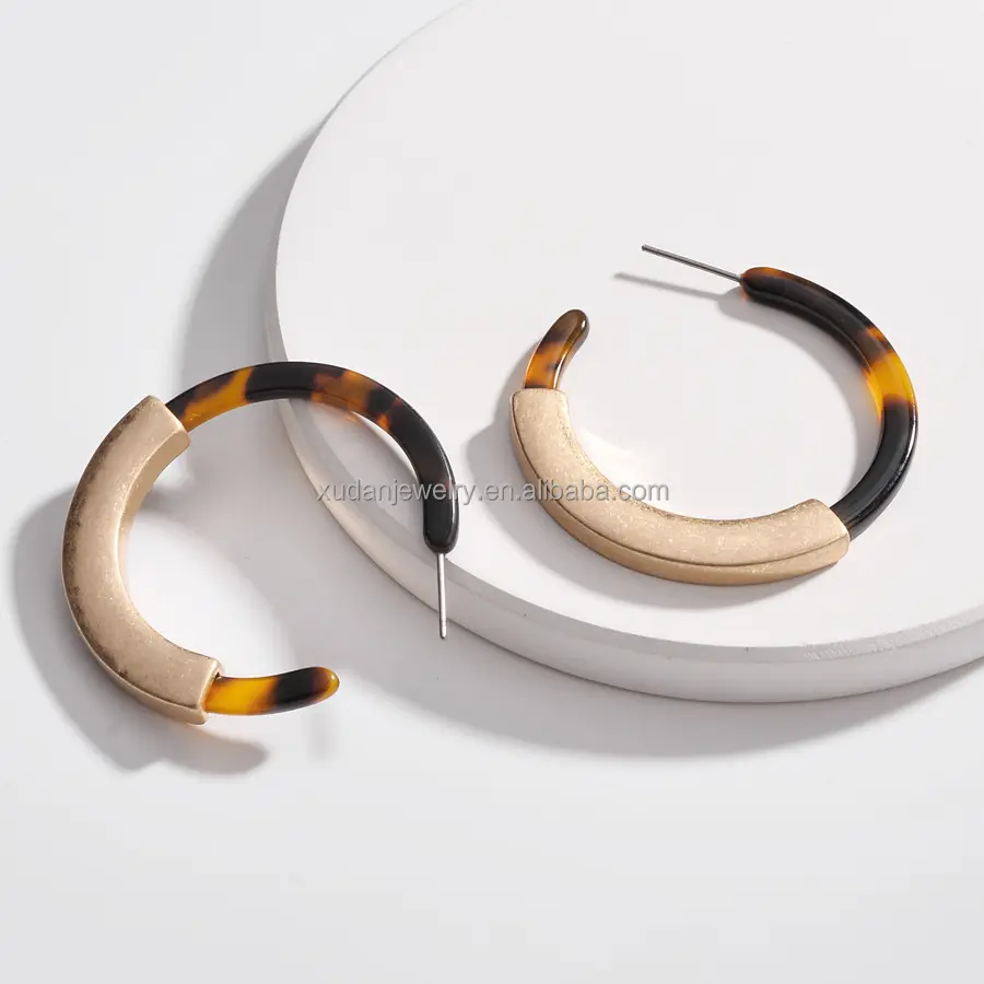 女性のための耳リングデザインC字型ヒョウアクリル樹脂フープイヤリング