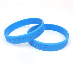 Bracelets de festival personnalisés Cool Design gravé en relief avec logo en forme de nom Bracelets en silicone pour femmes - Product Image 6