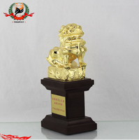 Sculpture de lion en résine plaquée durable de Chine, décoration d'intérieur, trophée doré, logo personnalisé, cadeau d'affaires