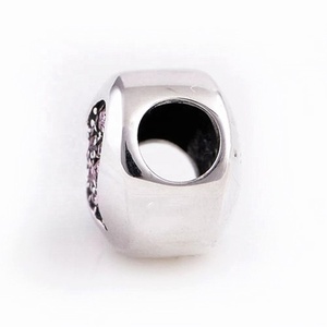 Venta al por mayor de metal a la moda personalizado dos lados cristal amor corazones fianza cuentas colgante <span class=keywords><strong>encanto</strong></span> accesorio DIY para la fabricación de pulseras - Product Image 4
