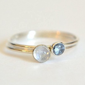 Anillo de oro amarillo con piedra lunar Natural, anillo de compromiso con piedra lunar de arcoíris de tu tamaño - Product Image 1