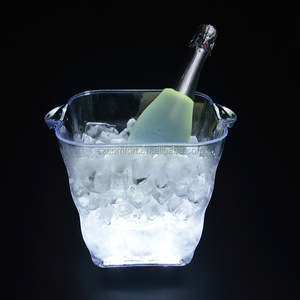 Cubo de Hielo Transparente y Duradero para Botellas de Vodka y <span class=keywords><strong>Agua</strong></span> <span class=keywords><strong>Fiji</strong></span> con Luces LED - Product Image 5