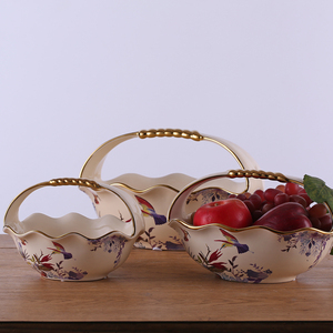 Lussuosa Ciotola Decorativa per Frutta con Manico, Motivo Floreale Crema in Ceramica, Cesto per Fiori in Porcellana - Product Image 2