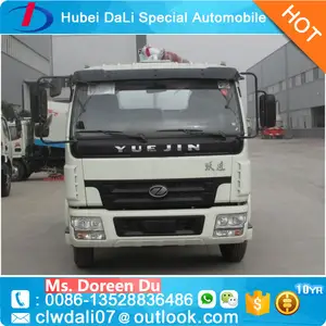 Yuejin 5 Ton truck mounted street sweeper road sweep truck met 4 roterende borstels