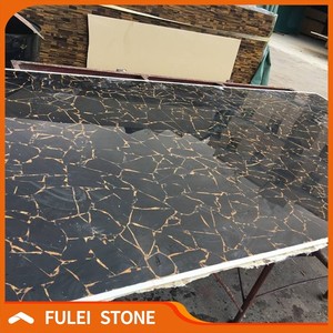 Dalles de pierre d'obsidienne noire à prix avantageux, incrustées de feuille d'or, à vendre - Product Image 4