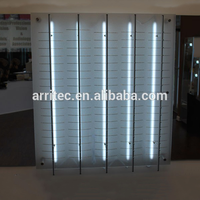 Présentoir mural de lunettes de soleil en acrylique avec lumière LED présentoir de lunettes de soleil