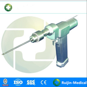 Profesional cirujano perforación aguja de Kirschner en operación ortopedia - Product Image 1