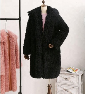 Mayorista Esponjoso Peludo Cuello <span class=keywords><strong>de</strong></span> solapa grande Abrigo largo <span class=keywords><strong>de</strong></span> <span class=keywords><strong>piel</strong></span> <span class=keywords><strong>de</strong></span> <span class=keywords><strong>cordero</strong></span> <span class=keywords><strong>de</strong></span> imitación Abrigo <span class=keywords><strong>de</strong></span> <span class=keywords><strong>piel</strong></span> <span class=keywords><strong>de</strong></span> <span class=keywords><strong>cordero</strong></span> para mujer rosa Beige, blanco - Product Image 3