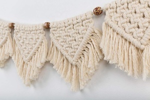 Bannière murale en macramé moderne et mignonne, guirlande de drapeaux à franges, 100% coton biologique, fait main, écologique, décoration suspendue pour la maison de Noël - Product Image 4