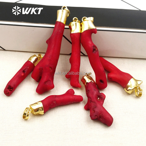 Pendente Elegante da Donna Tesajo in <span class=keywords><strong>Corallo</strong></span> Rosso Naturale con Placcatura in Oro 18k, <span class=keywords><strong>Ciondolo</strong></span> in Pietra Naturale di <span class=keywords><strong>Corallo</strong></span> Rosso - Product Image 1