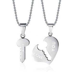 Couple amoureux bijoux romantiques 'je t'aime' gravé <span class=keywords><strong>argent</strong></span>/noir plaqué acier inoxydable coeur clé collier pour hommes femmes - Product Image 1