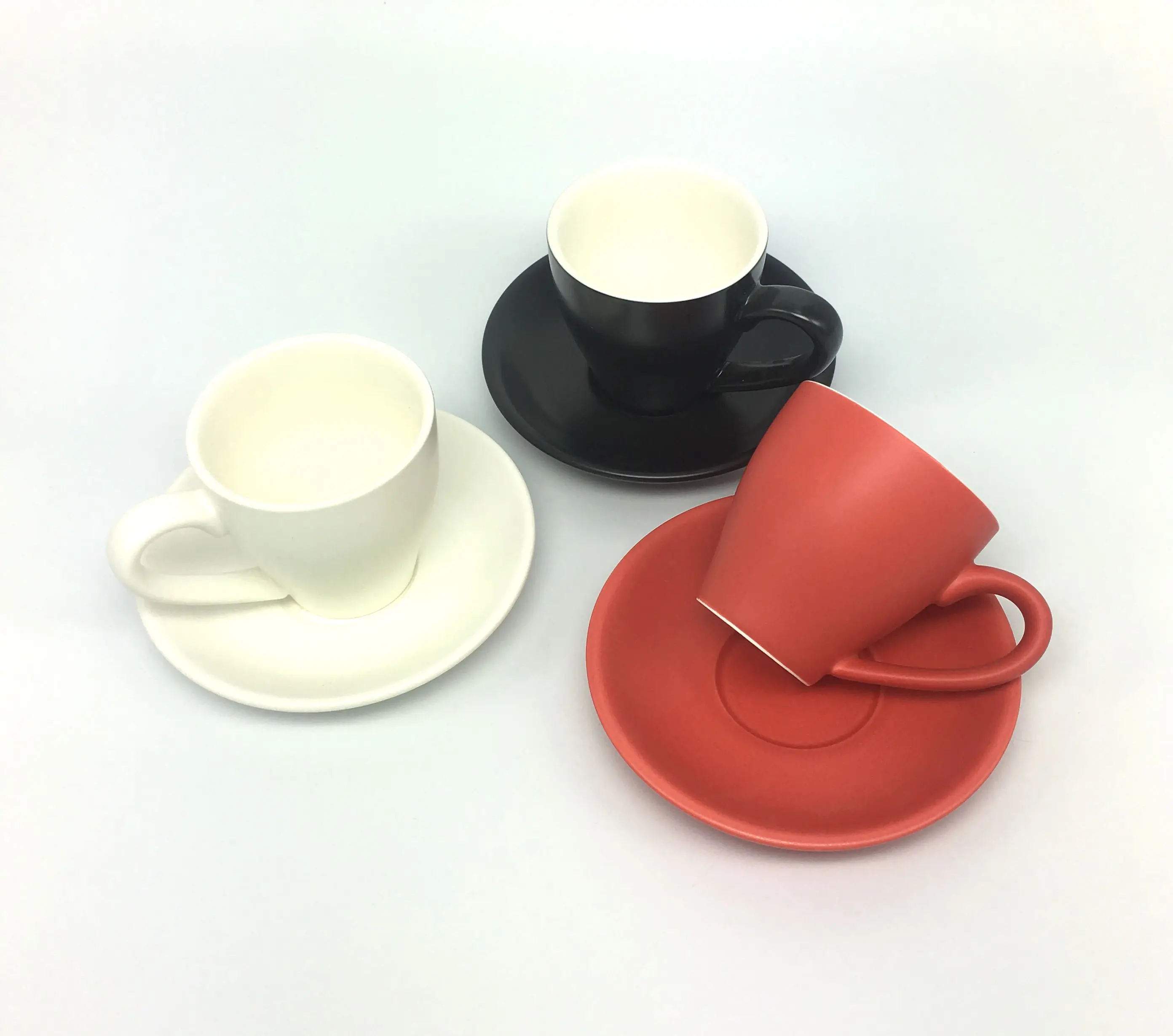 Ceramica a due tonalità di colore lucido opaco smalto tazza di caffè e piattino per hotel coffee shop casa