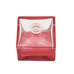 Pemasok botol parfum crimp kaca persegi merah dekoratif 53ml