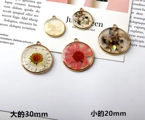 new design dry flower charms fashion flower charms jewelry accessories customized flower charms for jewelry making