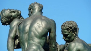Escultura de Hombre Desnudo de Bronce para Jardín Exterior, Personalizada, 2 Metros de Altura, 180 kg de Peso, Arte en Bronce Fundido en Venta - Product Image 3