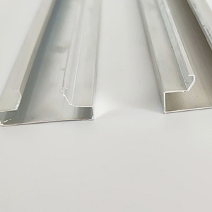Types de panneaux d'insertion en aluminium à rainures en <span class=keywords><strong>T</strong></span> pour murs à lattes, profilés de moulage - Product Image 2