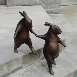 מודרני גן ברונזה בעלי החיים פסלים פופולרי חמוד יד ביד ארנבים לשחק פסלים