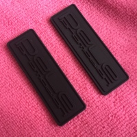 Écusson en PVC 3D personnalisé pour chapeau souple, étiquette en PVC avec logo en relief noir pour pantalons