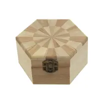 प्राकृतिक नक्काशीदार काज के साथ षट्भुज लकड़ी खजाने बक्से के ढक्कन