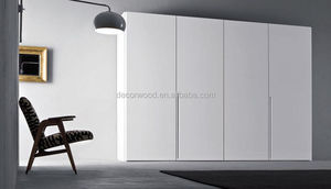 Armario Empotrado de Lujo con Acabado Brillante Estilo Europeo - Product Image 4