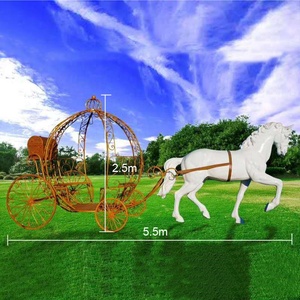 Carruaje decorativo moderno y estatua de caballo, caballo de fibra de vidrio con escultura de carro real de metal - Product Image 1