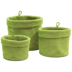 Simple round crocheting basket for miscellaneous things