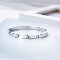 Bracelet Jonc Bijou de Mode Design en Acier Inoxydable Amour Vis Cristal Zircon Cubique CZ pour Femme