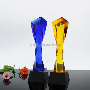 AKT002 Fabrik direkte versorgung neue design gelb blau rot verdreht säule k9 kristall großhandel kristall trophäe