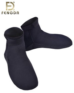 Su sporları için yeni tasarlanmış hızlı kuru neopren ayakkabı moda baskılı yüzmek ve dalış dişli ve aksesuarları - Product Image 6